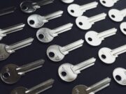 a bunch of keys sitting on top of a table